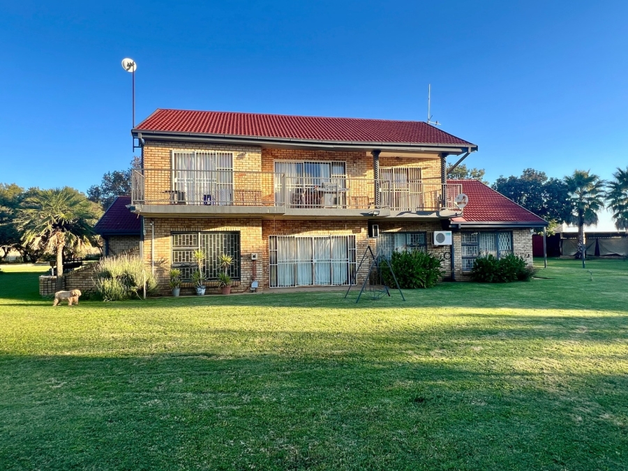 4 Bedroom Property for Sale in Wilgeboom A H North West